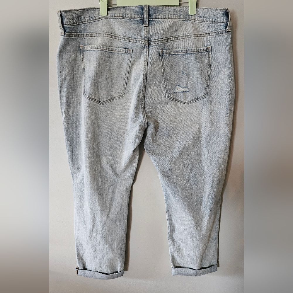 Old Navy Mid Rise Boyfriend Light Wash Embroidered Jeans Size 18 - Picture 5 of 10